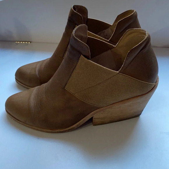 Eileen Fisher Even Booties Tan Brown Leather Ankle Booties Size 7 - Picture 1 of 12